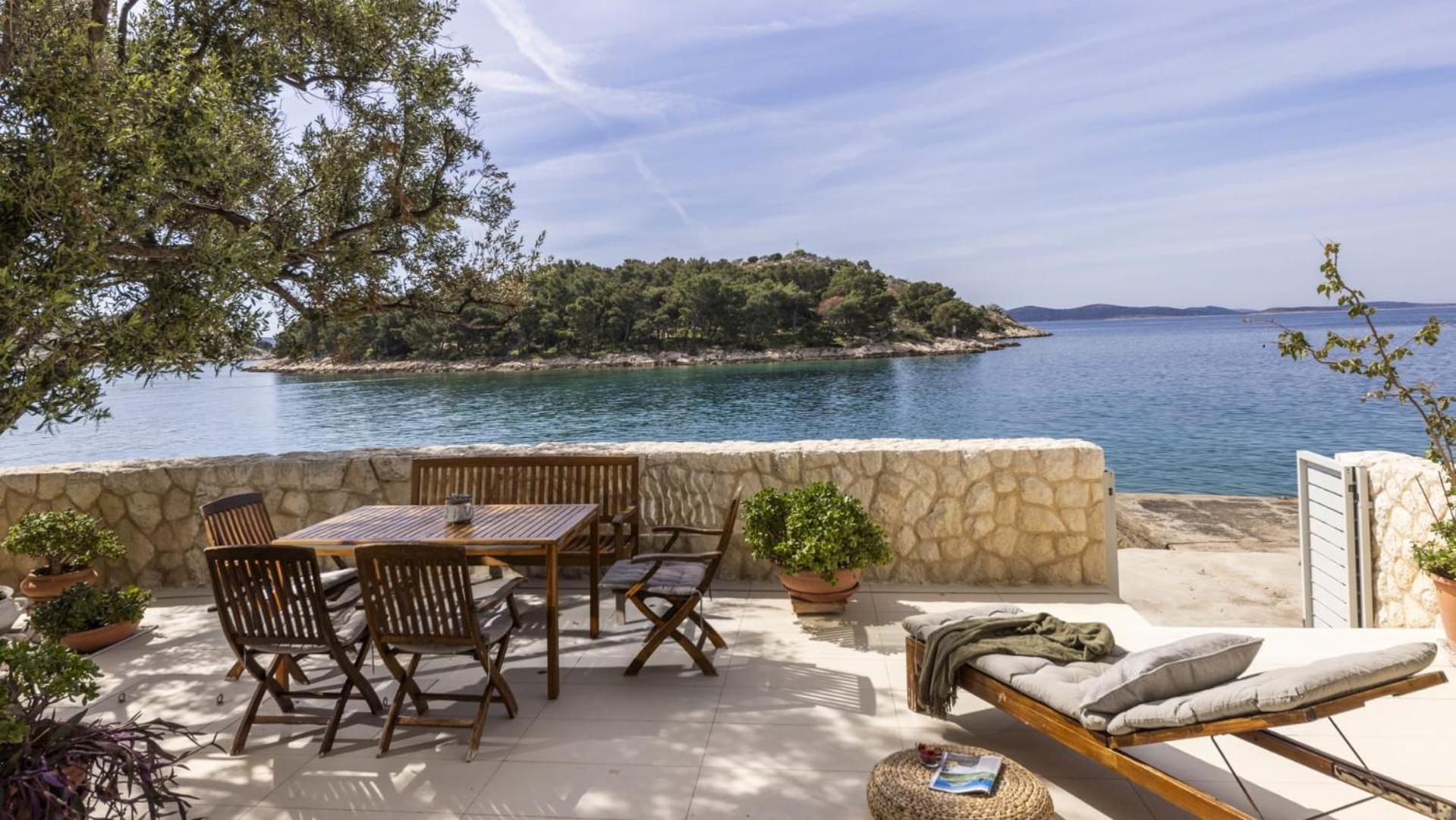 Beachfront villa Tribunj Tribalj Exteriör bild
