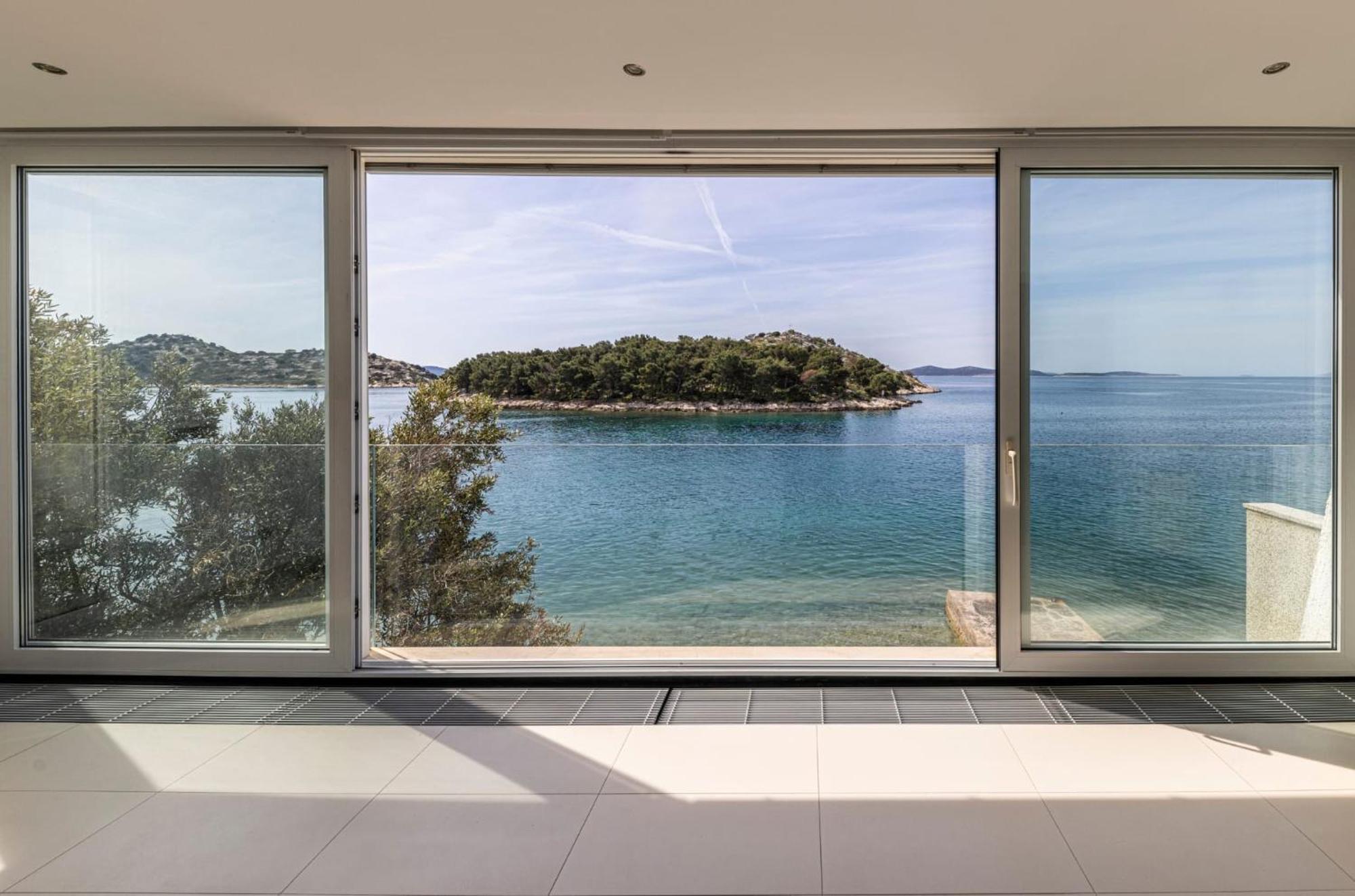 Beachfront villa Tribunj Tribalj Exteriör bild