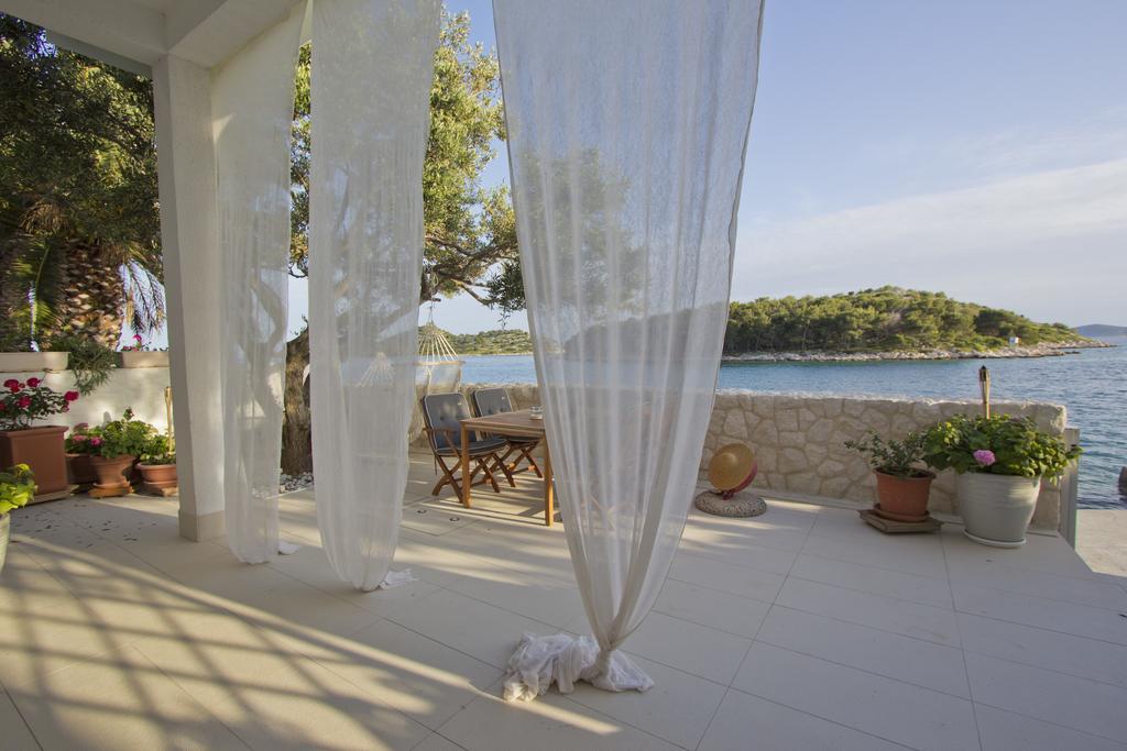 Beachfront villa Tribunj Tribalj Exteriör bild
