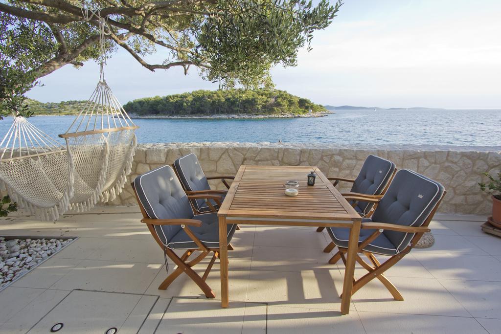 Beachfront villa Tribunj Tribalj Exteriör bild