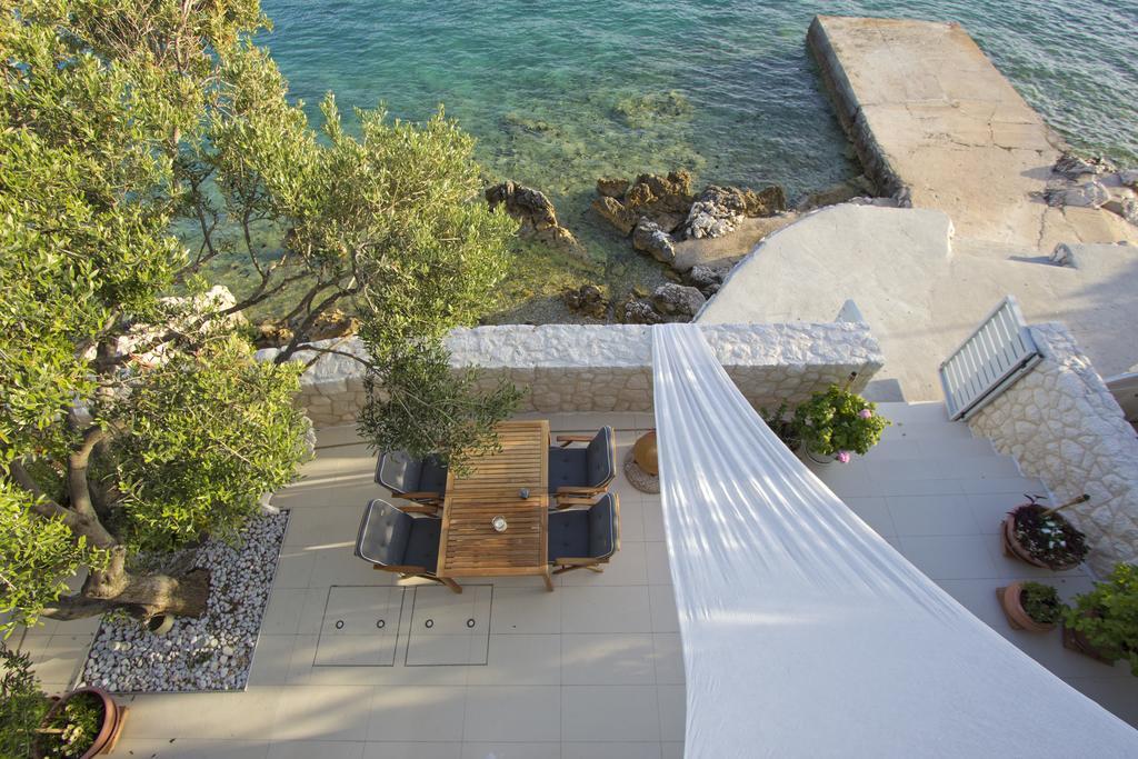 Beachfront villa Tribunj Tribalj Exteriör bild