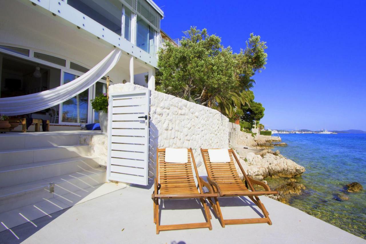 Beachfront villa Tribunj Tribalj Exteriör bild